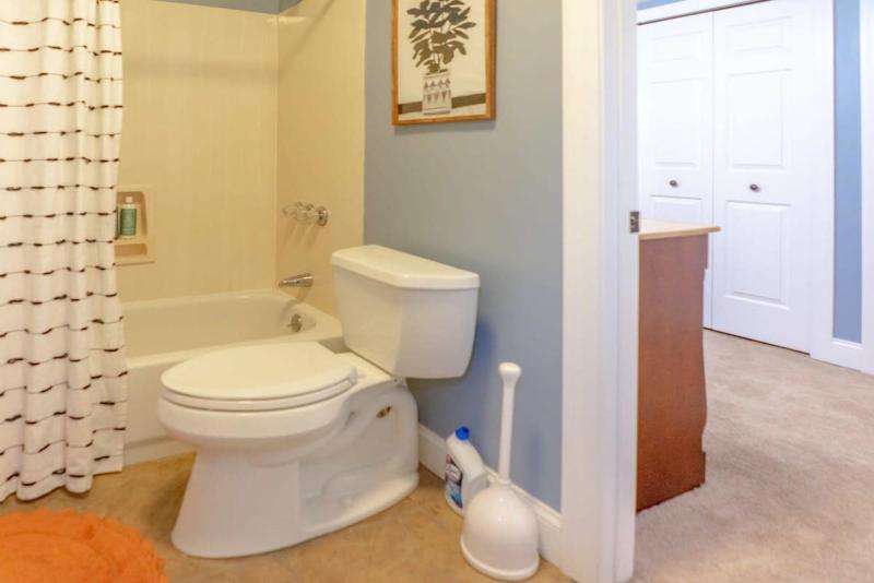 Lovely CWE 2BR with Private Parking ABODEbucks - image 11