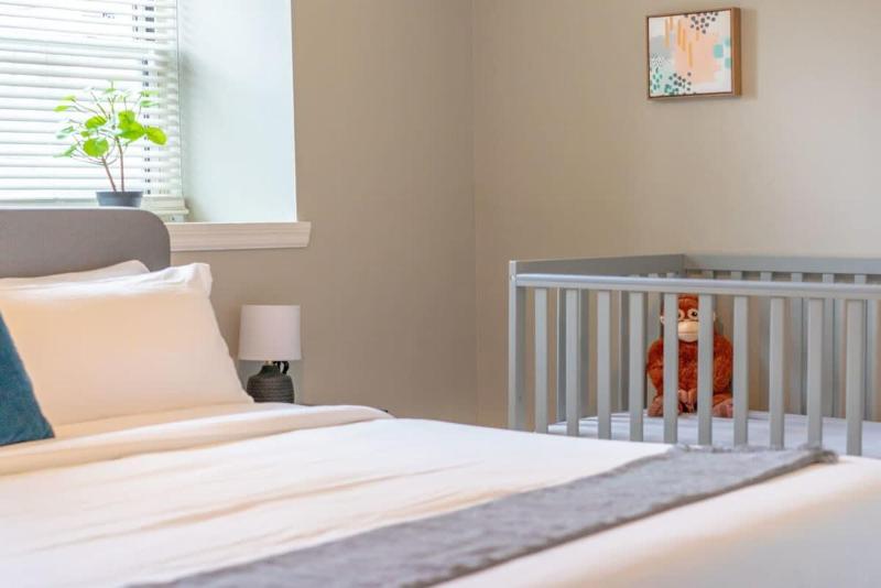 Lovely CWE 2BR with Private Parking ABODEbucks - image 15