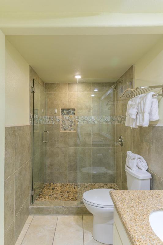 Tiki 112 - Beachfront 1BR Condo with Pool Access - image 33