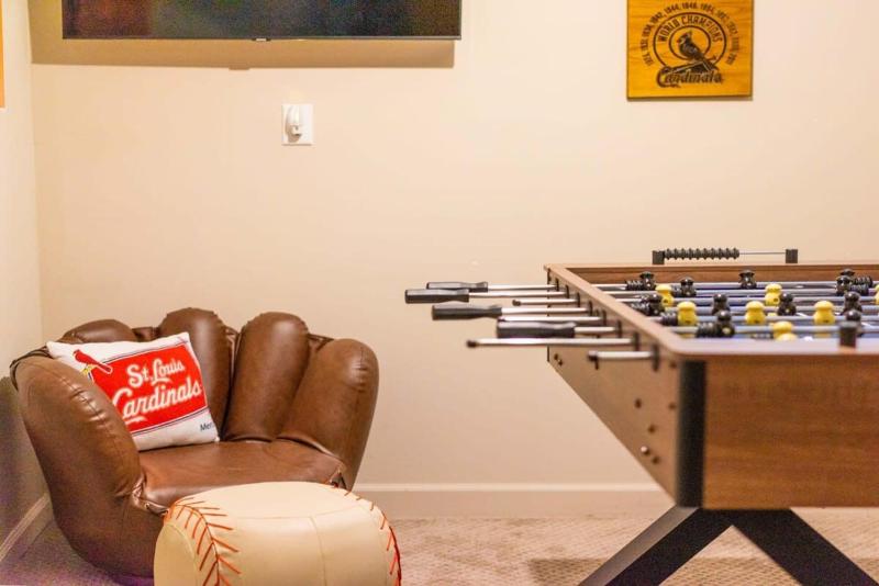 Cozy & Modern Soulard 4BR & Game Room ABODEbucks - image 8