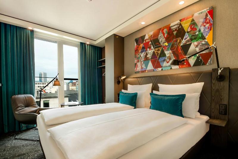Motel One Frankfurt-Römer - image 2