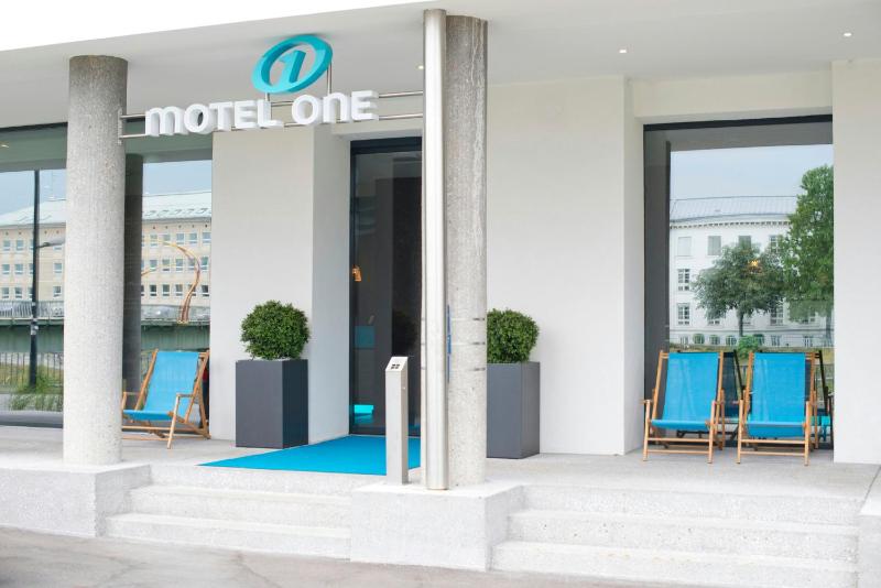 Motel One Salzburg-Mirabell - image 2