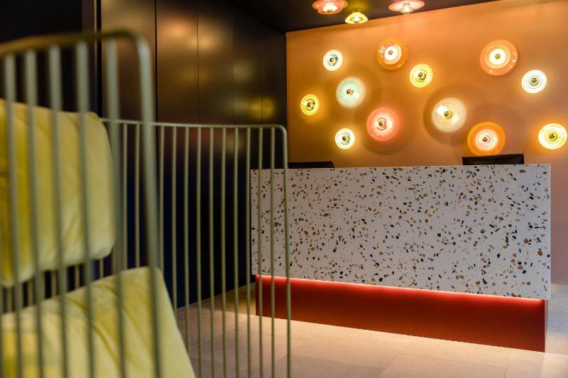 Motel One Rotterdam - image 12