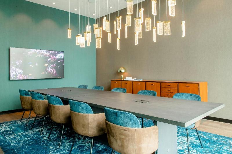 Motel One Köln-Messe - image 14