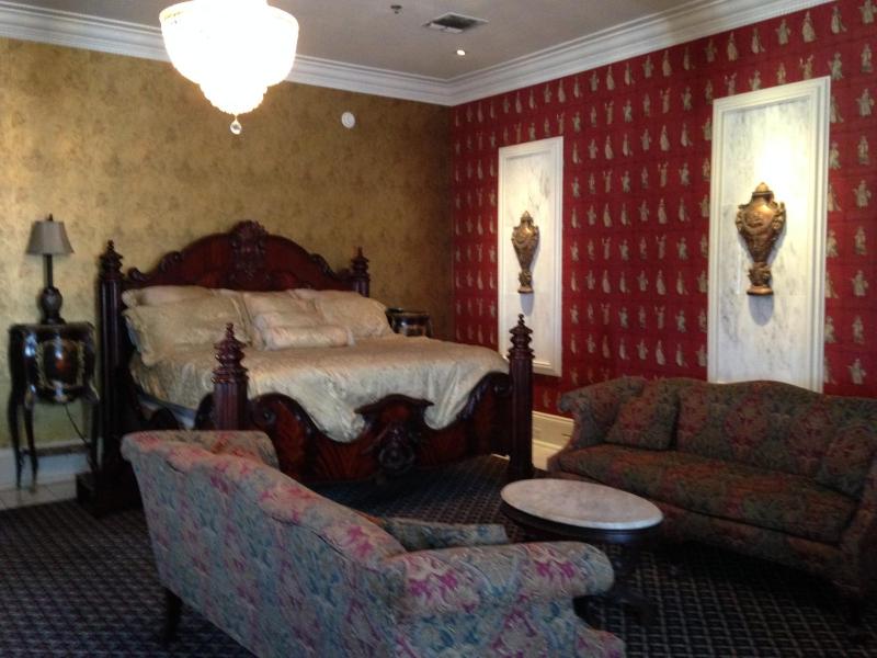 Governor's Family Suite image 3