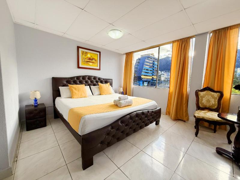 Hotel Santamaria en quito - image 1
