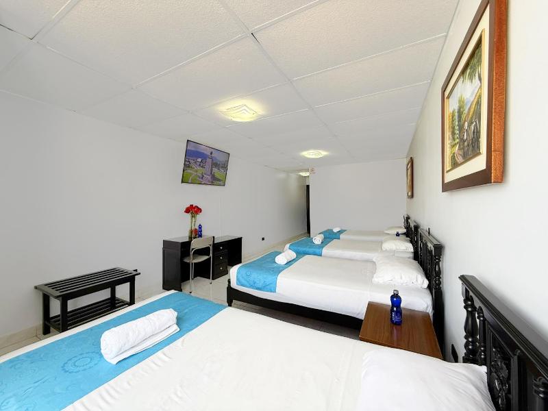 Hotel Santamaria en quito - image 9
