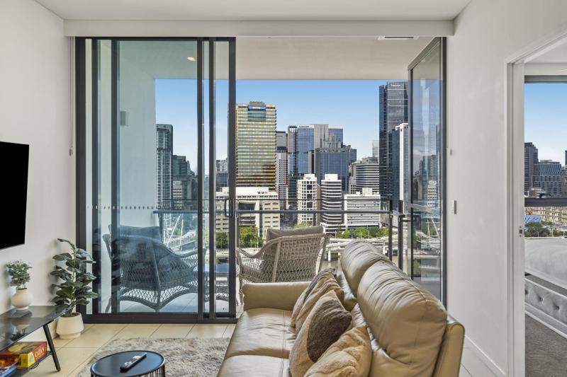 Stylish 2-Bed Apartment in Central South Brisbane - image 15