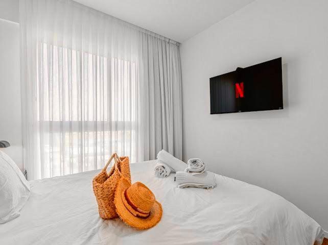 Redsearent suite with pool view - image 17