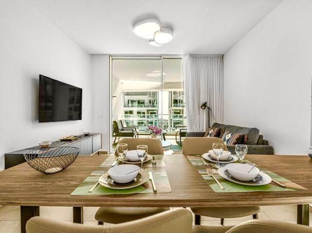 Redsearent suite with pool view - image 6