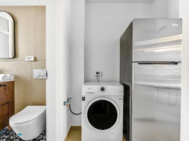 Redsearent suite with pool view - image 15