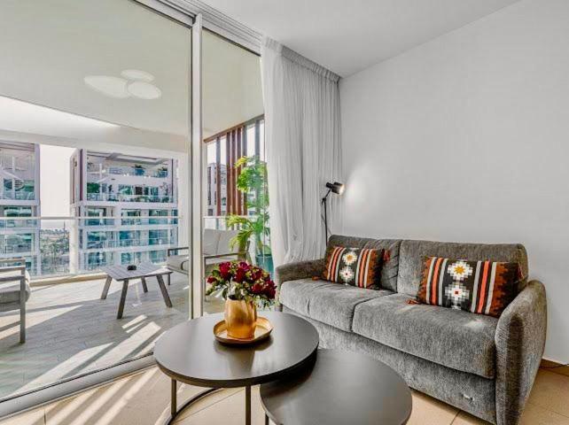 Redsearent suite with pool view - image 16