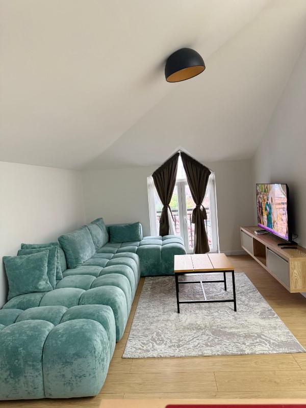 H&H Apartments - image 15