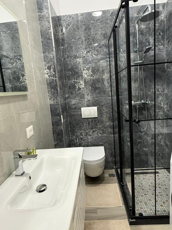 H&H Apartments - image 12
