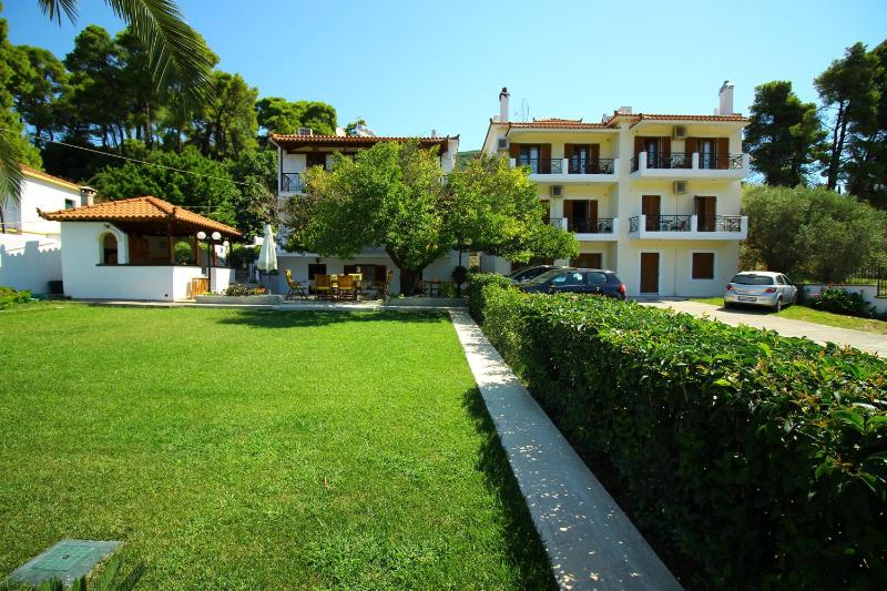 Olympion Apartments - image 1