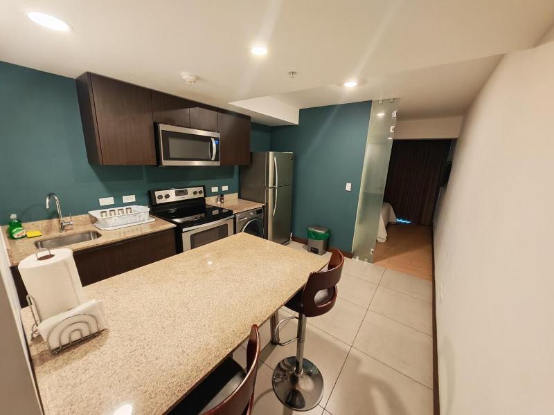 1702 Torres los Yoses cozy apartment on the 17th floor with balcony - image 1