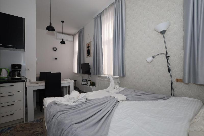 Black Panda Apartment - image 4