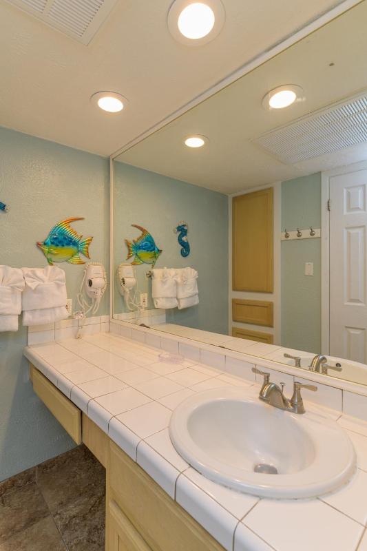 Tiki 254 - Beachfront Getaway with Heated Pools - image 12