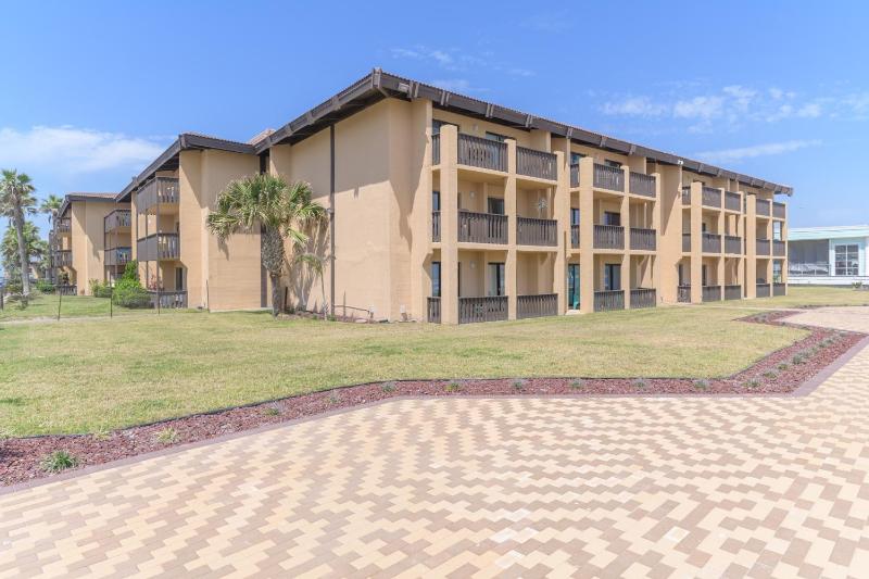 Tiki 254 - Beachfront Getaway with Heated Pools - image 37