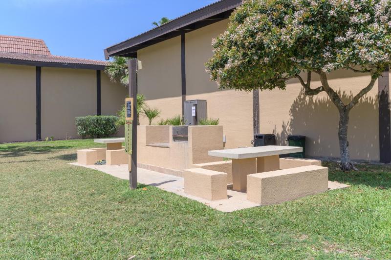 Tiki 254 - Beachfront Getaway with Heated Pools - image 42