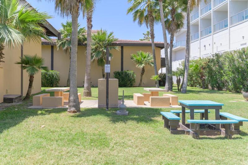 Tiki 254 - Beachfront Getaway with Heated Pools - image 32