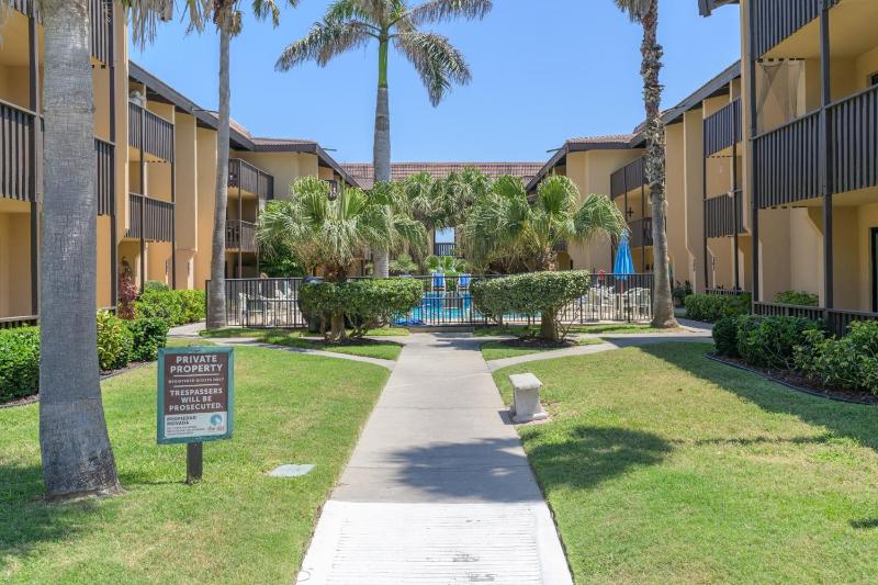 Tiki 254 - Beachfront Getaway with Heated Pools - image 10