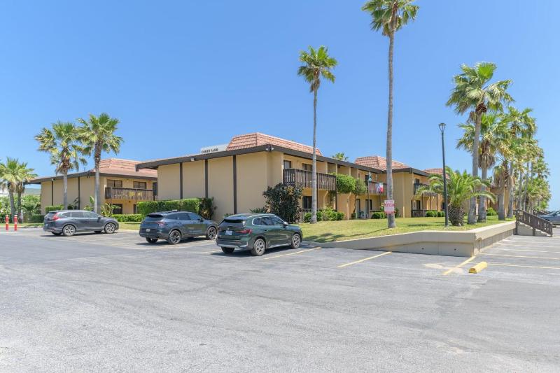 Tiki 331 - Oceanview 1BR Condo Sleeps 6 with Pools - image 50