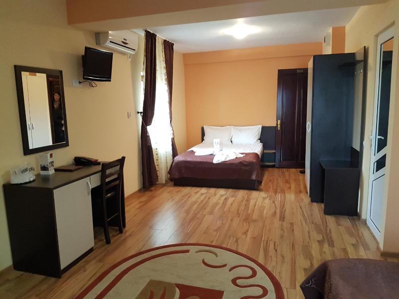 King Room with Two King Beds image 3