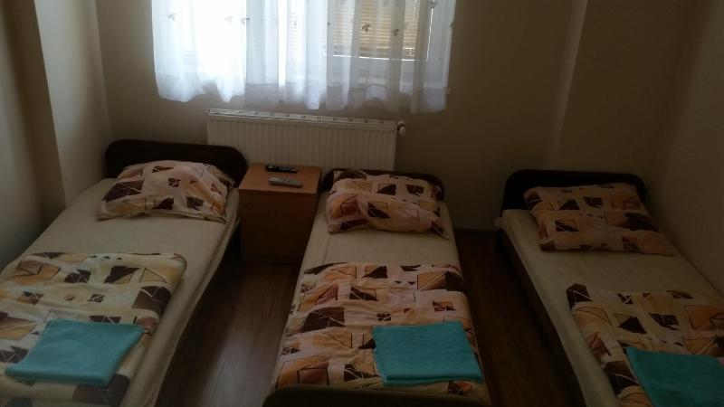 Triple Room with Shared Bathroom image 2
