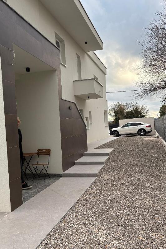 Apartments with hot tub Kastel Stafilic Kastela - 25136 - image 2