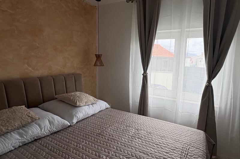 Apartments with hot tub Kastel Stafilic Kastela - 25136 - image 16