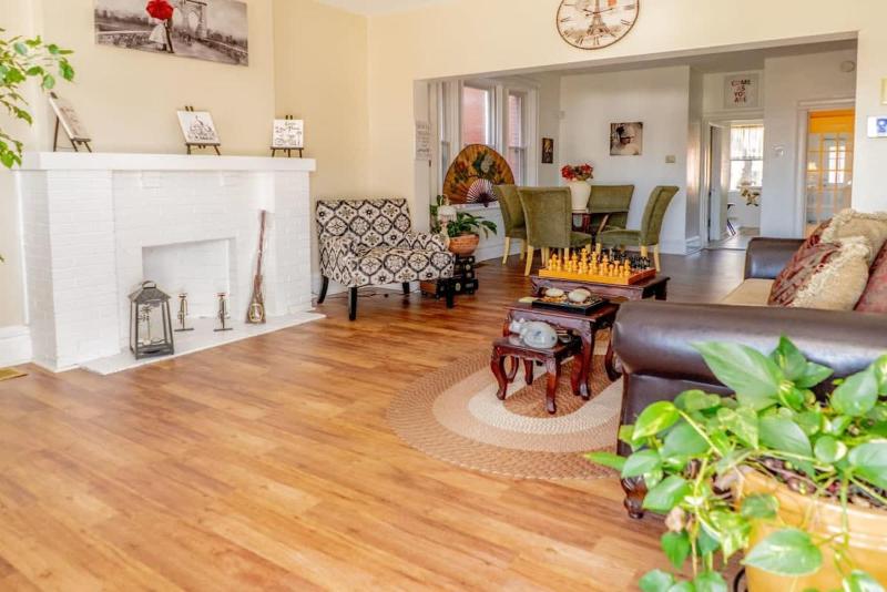 Charming 3BR Tower Grove Family Home ABODEbucks - image 10