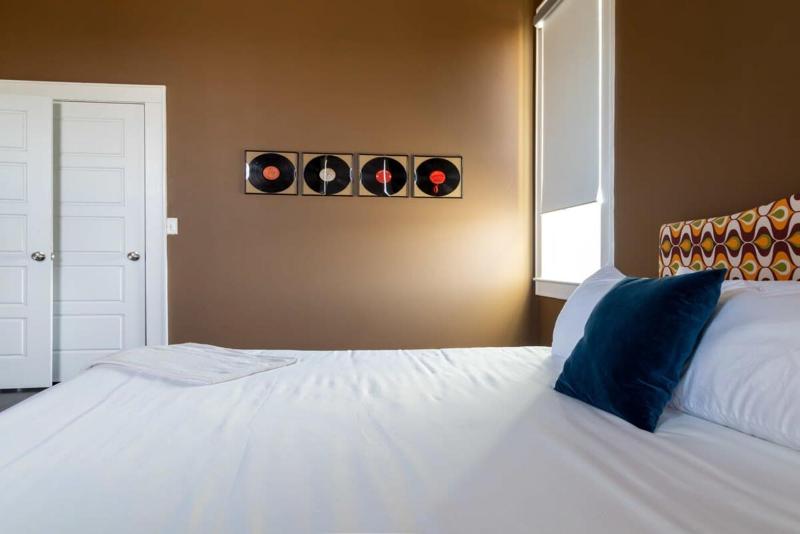 Amazing STL Retreat ABODEbucks - image 12
