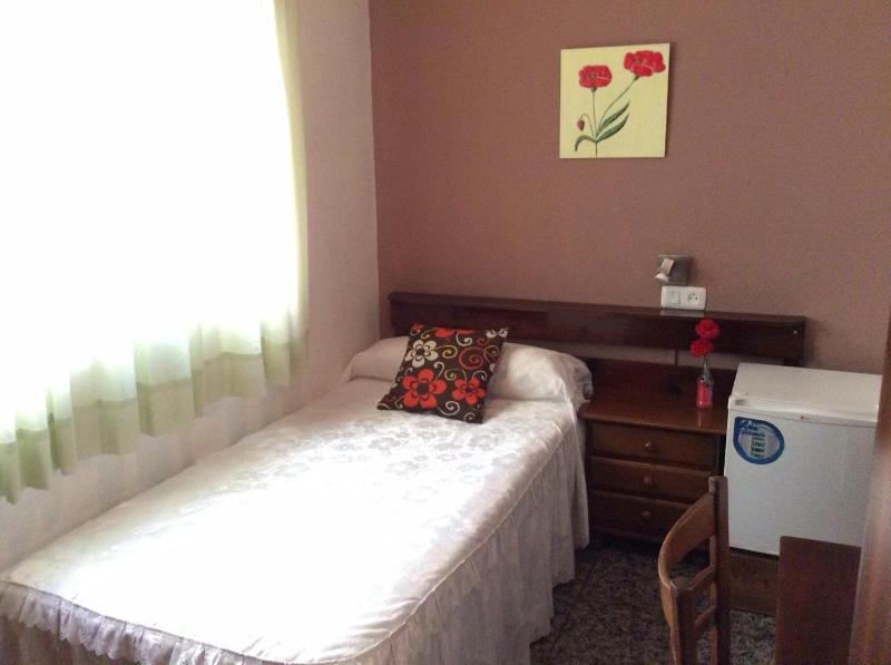 Single Room image 3