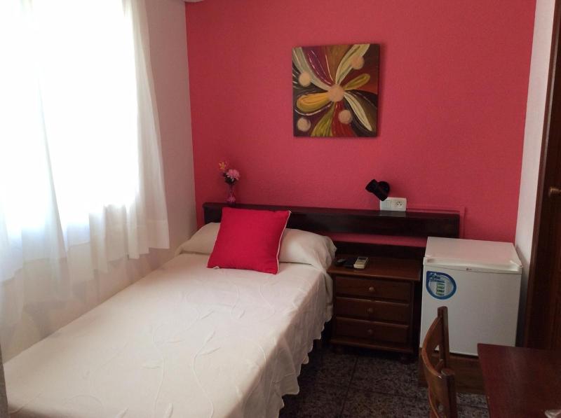 Single Room image 4