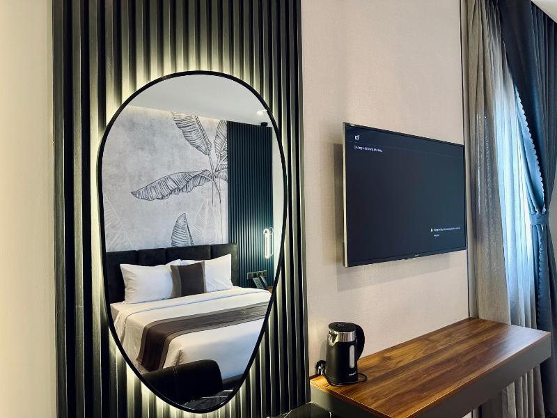 LION 12 Hotel - image 8