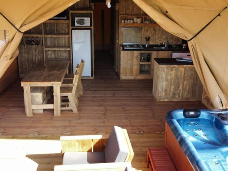 Tente Lodge avec Terrasse et Jacuzzi 6 Personnes - API-1-52-1705 - image 8