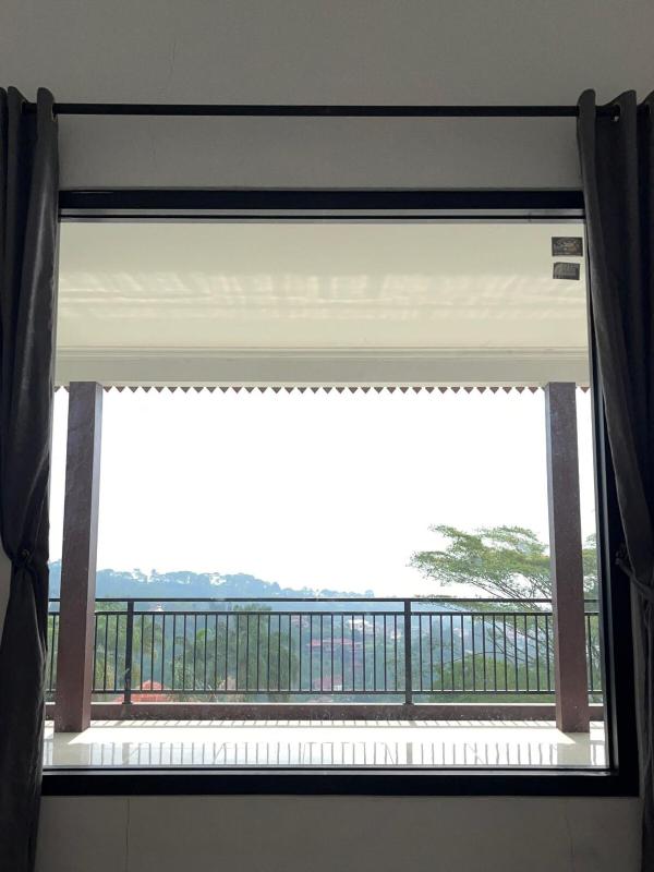 Villa Brown Cisarua - image 18