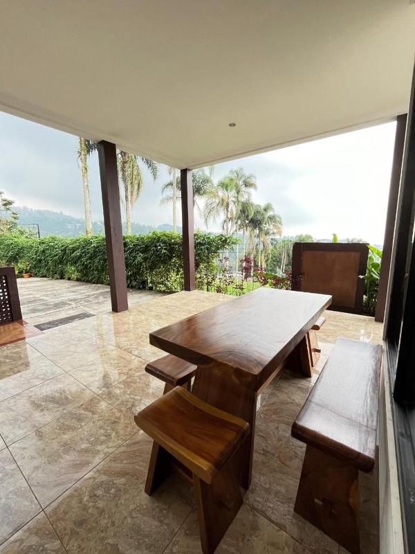 Villa Brown Cisarua - image 23