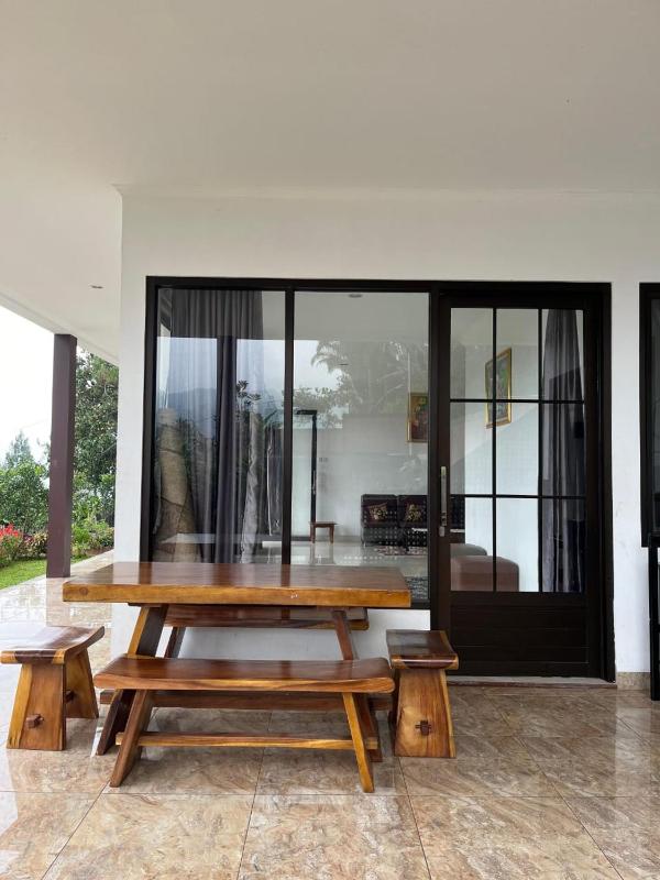 Villa Brown Cisarua - image 21