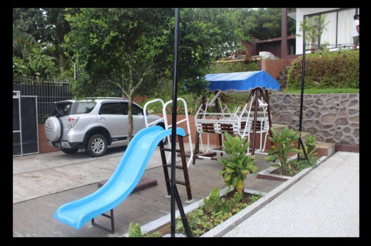 Villa Brown Cisarua - image 22
