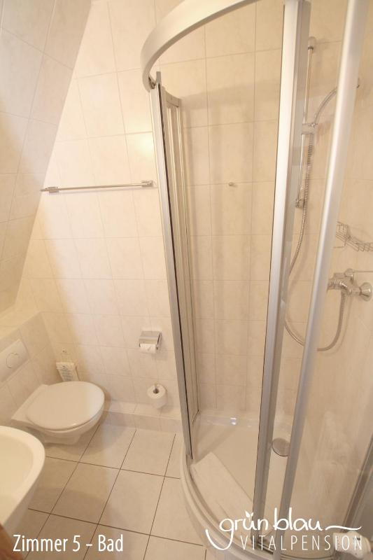 Twin Room image 2
