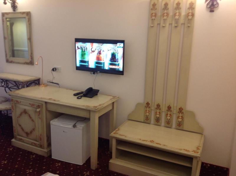 Deluxe Twin Room image 2