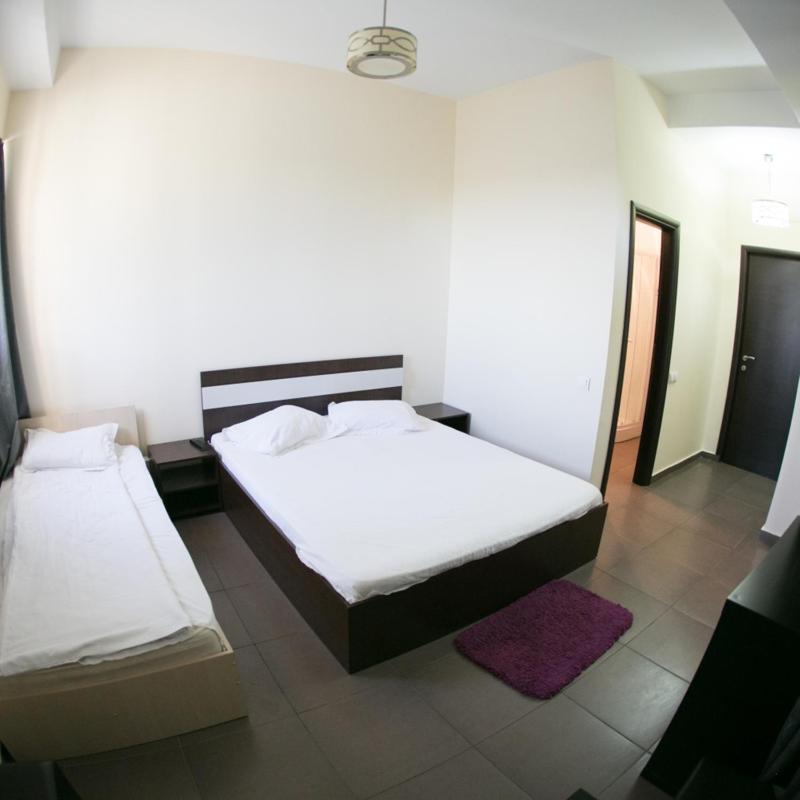 Double Room image 2