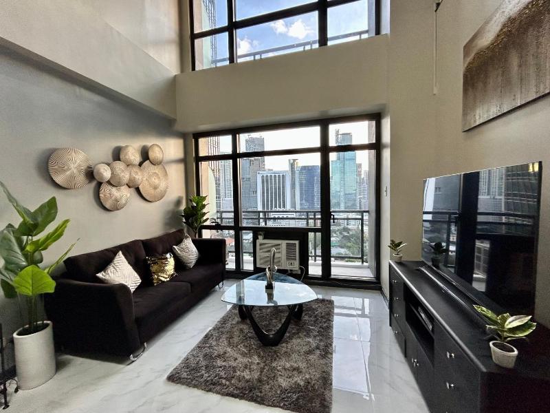 2-story Penthouse with 5 Balconies - image 5