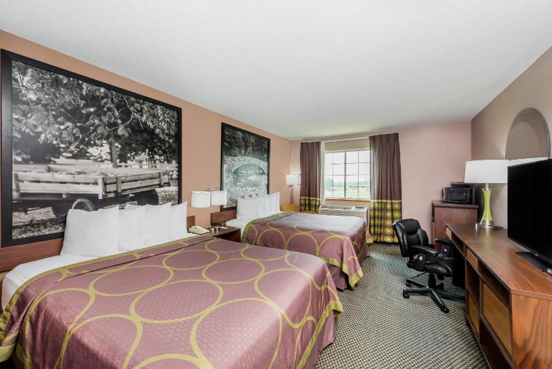 Queen Room with Two Queen Beds - Non-Smoking image 3