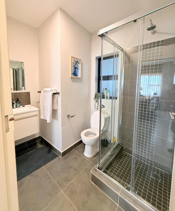 Urban Bleu - Modern 1 Bed Executive Apartment in Sarona Gaborone with WiFi Free Parking and Pool - image 13