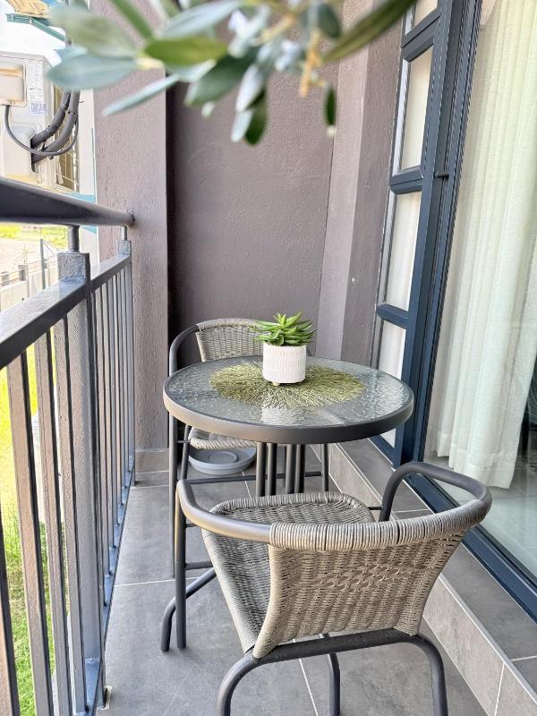 Urban Bleu - Modern 1 Bed Executive Apartment in Sarona Gaborone with WiFi Free Parking and Pool - image 14