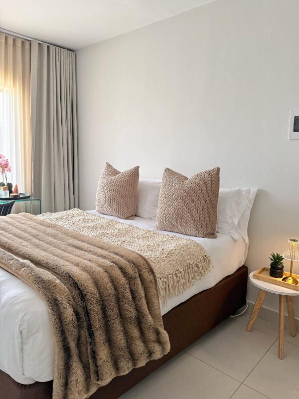 Urban Bleu - Modern 1 Bed Executive Apartment in Sarona Gaborone with WiFi Free Parking and Pool - image 16