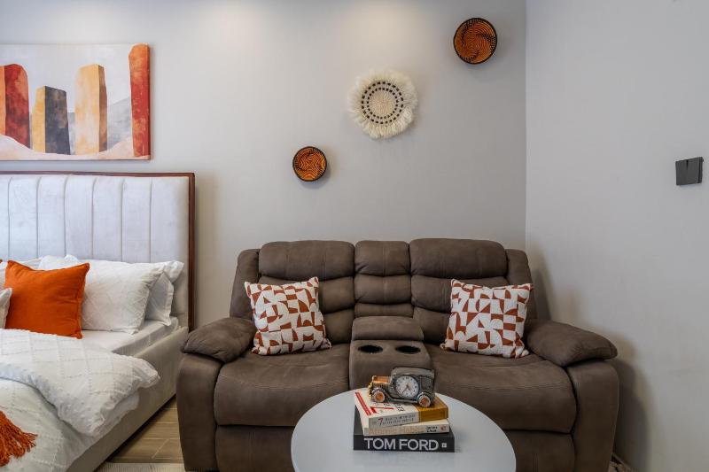 PJ Suites Studio Near SGR JKIA Expressway with Gym Pool Wi-Fi - image 11